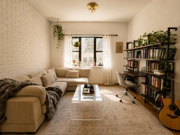 52 W 14th St APT 5A, New York, NY 10011