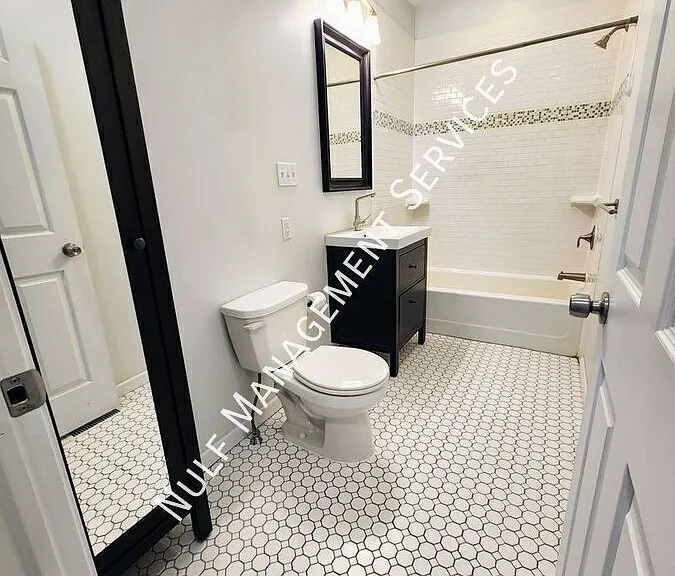4929 Butler St #1 — Photo 5