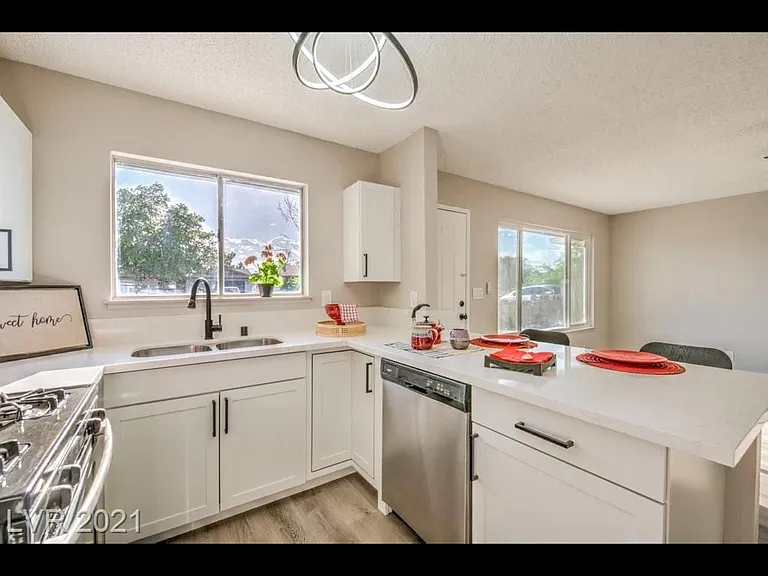 3124 Van Der Meer St — Photo 8