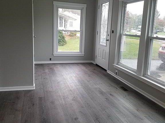 Sunroom across entire front