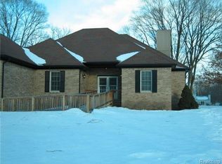 3131 Midvale Dr, Rochester Hills, MI 48309