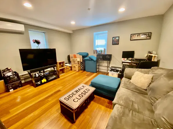 821 Marshall St Ne, 821 Marshall St NE #B1, Minneapolis, MN 55413