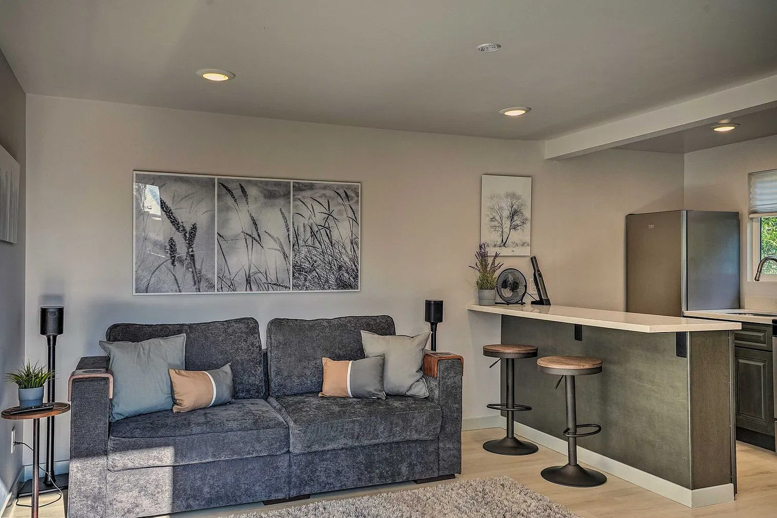 1 bed, 1.0 bath, 592 sqft, $4,273 — Photo 3