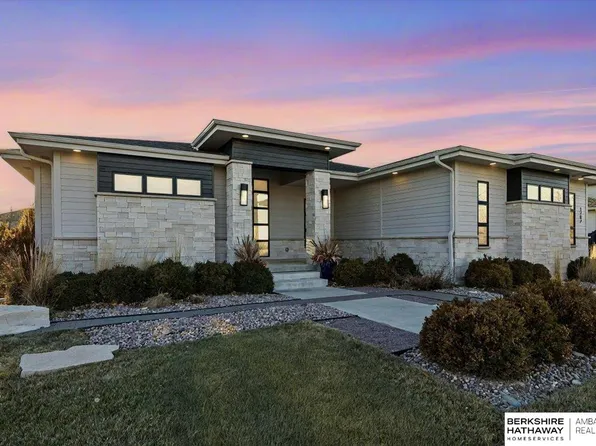 1702 S 219th Ave, Elkhorn, NE 68022