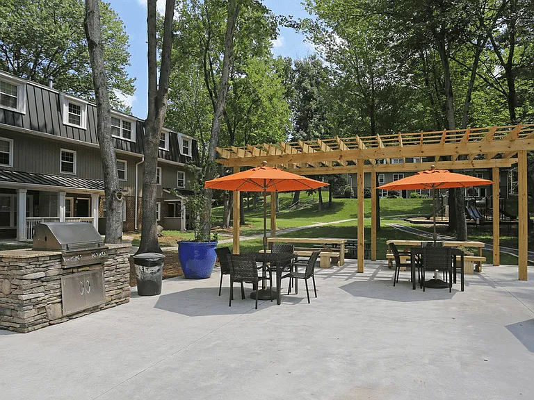Avenues-Outdoor