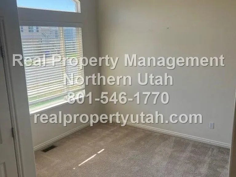 3120 W 525 N — Photo 4