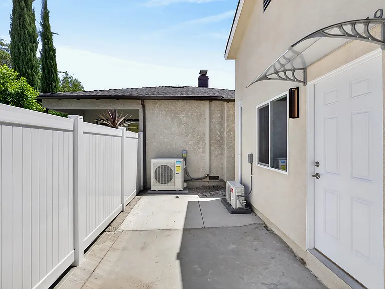 1911 N Manning St — Photo 17