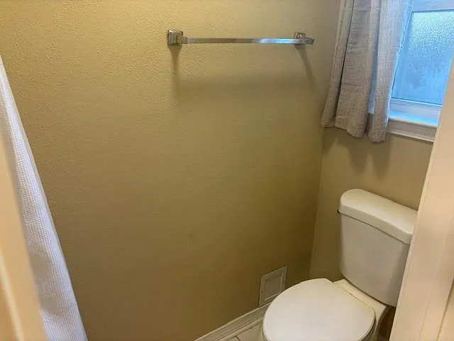 218 Tiffany St — Photo 9
