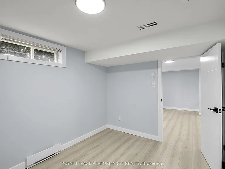 934 Smyth Rd #B — Photo 13