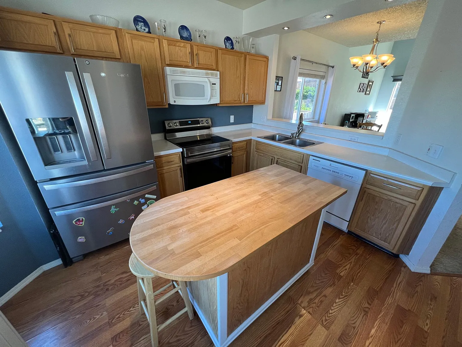 4 bed, 1954 sqft, $2,350 — Photo 4