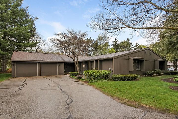 1st image of 810 Brook Village Ct