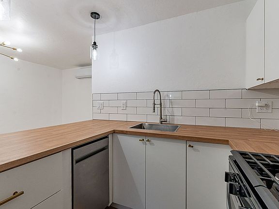 5th image of 824 E 10th St #2