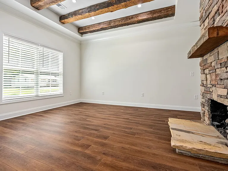 327 Byrd St — Photo 4