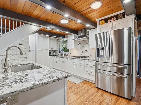 5th image of 26476 Spring Rd