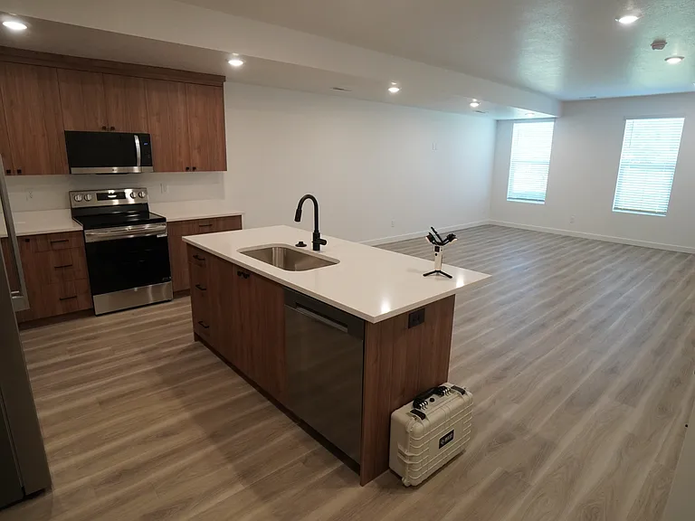 977 S Swoop Dr — Photo 3
