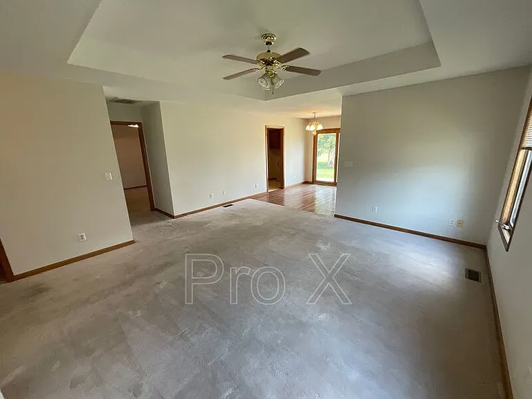 124 W Briarbrook Ln — Photo 7