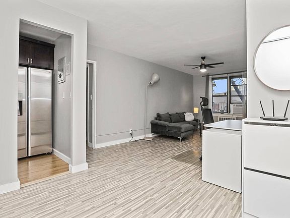 4th image of 10 Franklin Ave APT 1J
