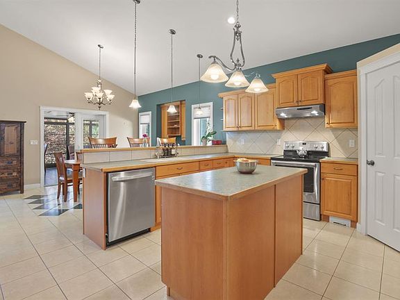 3rd image of 11 E Aldrich Close