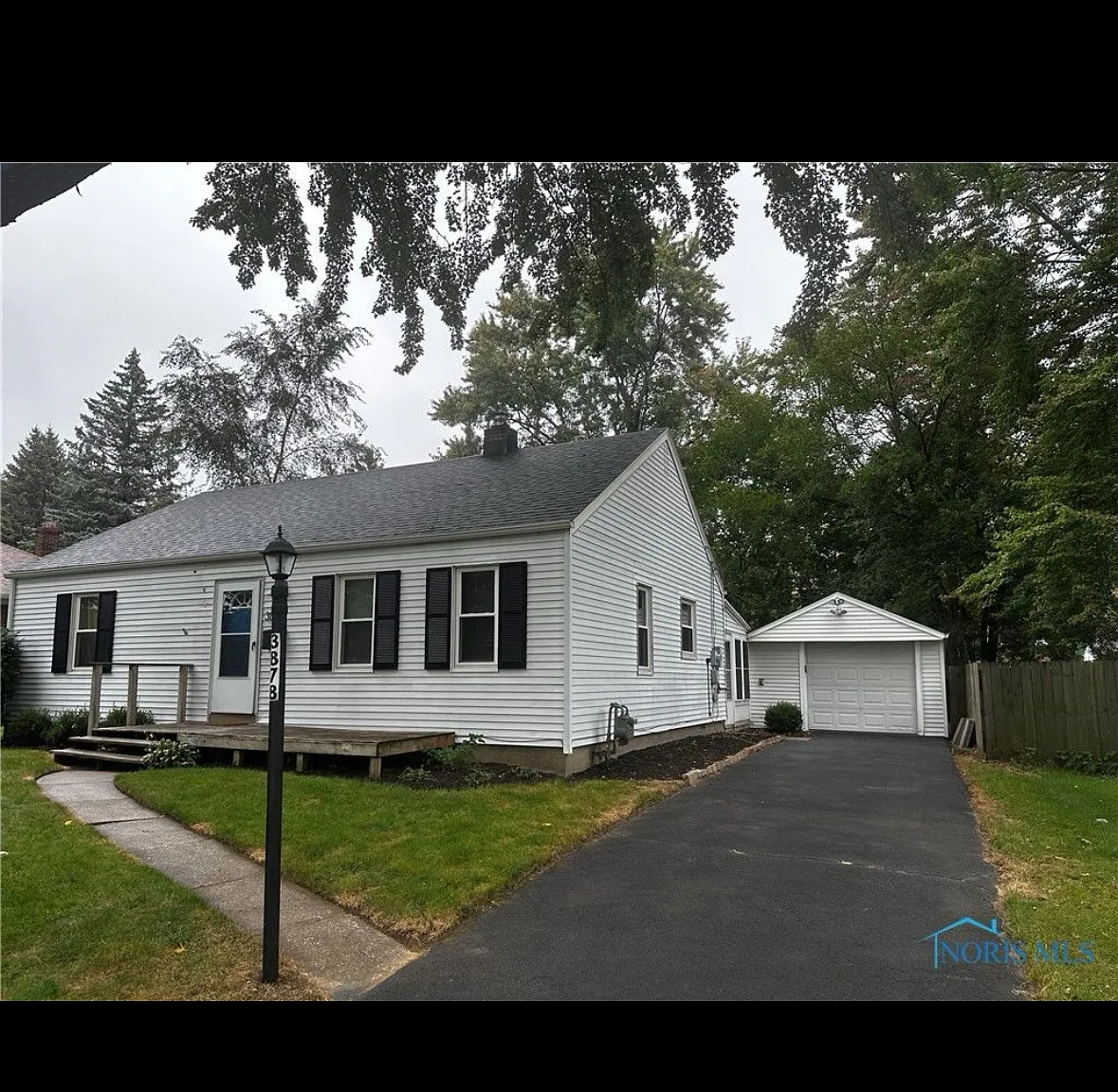 2 bed, 999 sqft, $1,300 — Photo 1