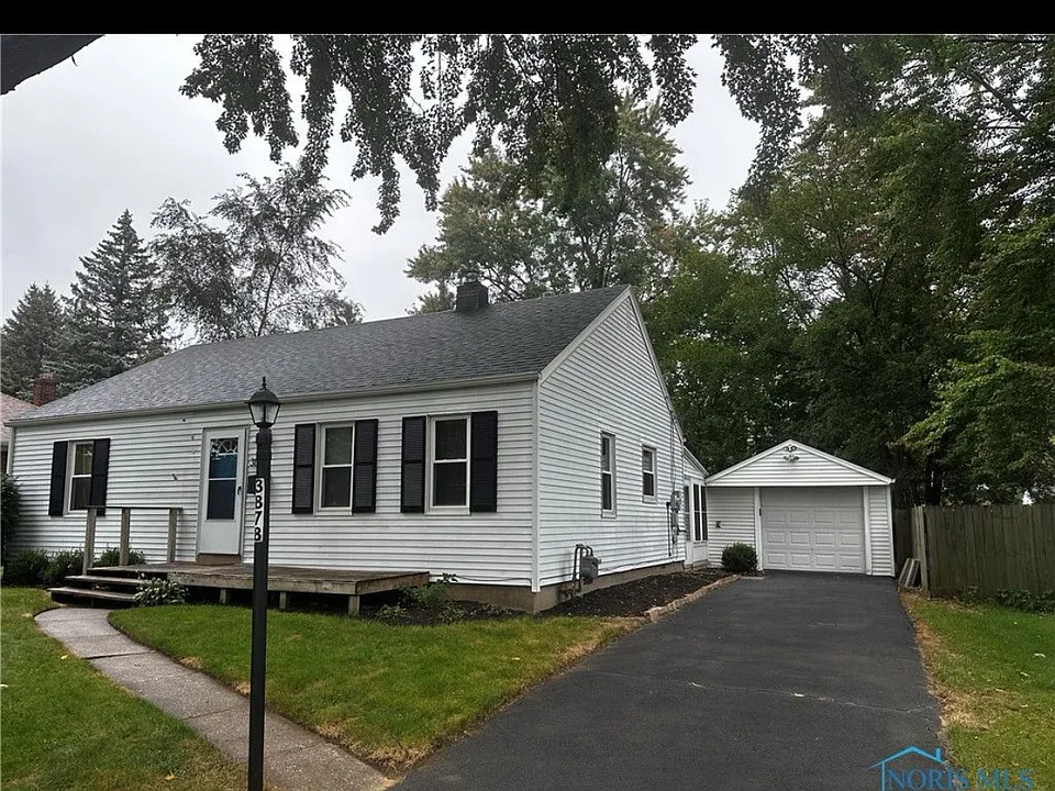3878 Crary Dr
