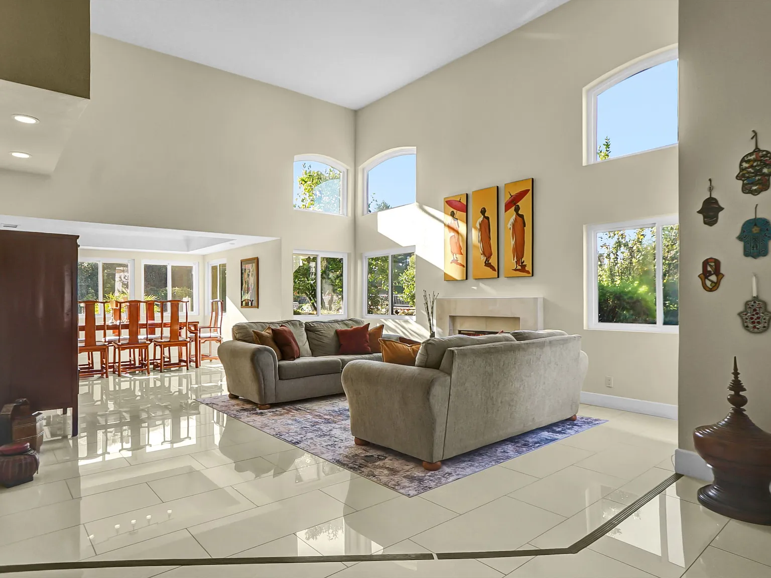 5 bed, 3670 sqft, $11,000 — Photo 2