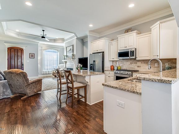 5th image of 113 Cane Creek Dr