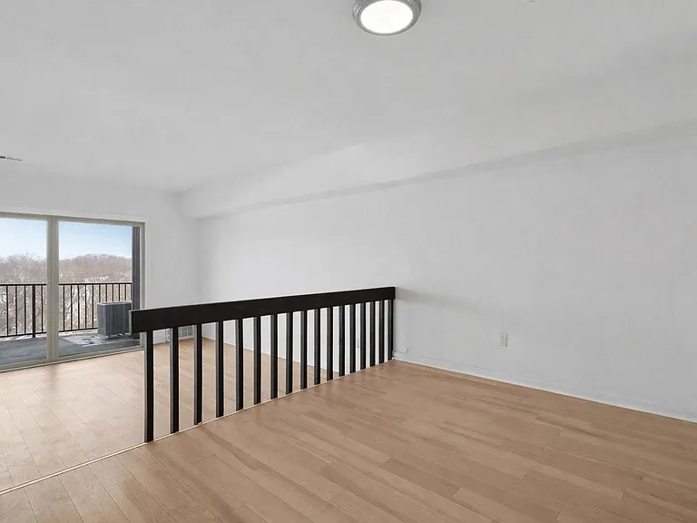 Village in the Park Apartments — Photo 32