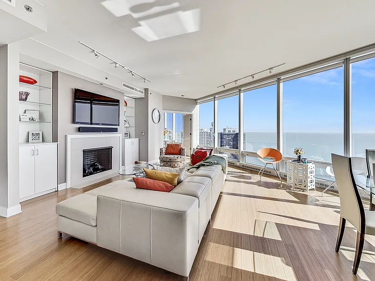 340 E Randolph St #4901 — Photo 8