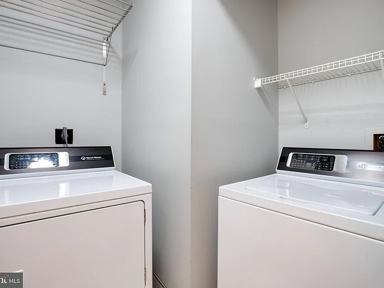 2914 Oakton Crest Pl — Photo 38
