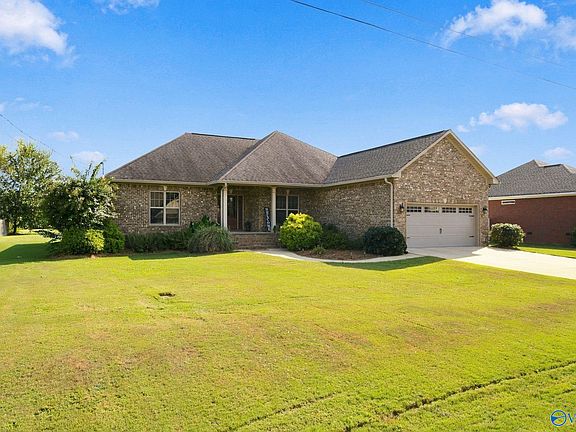 2nd image of 135 Cottonwood Cir