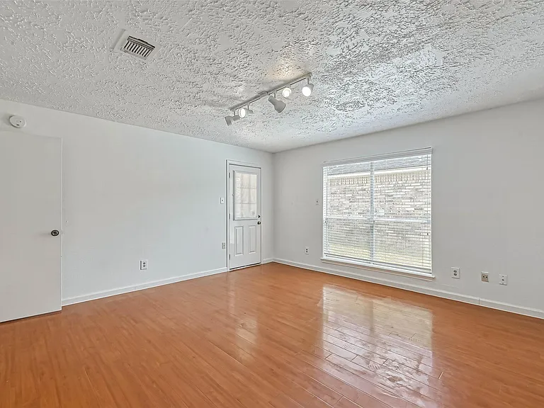 16319 La Luna Dr — Photo 23