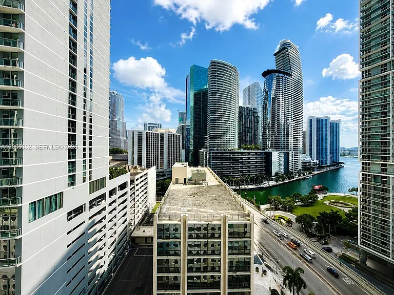 500 Brickell Ave #1805 — Photo 2