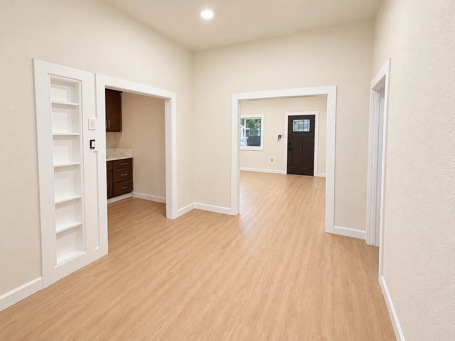 3 bed, 1080 sqft, $3,350 — Photo 2