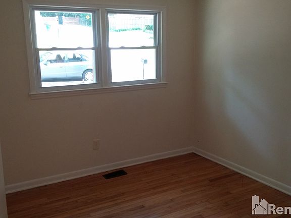 5th image of 300 Amherst Dr #A