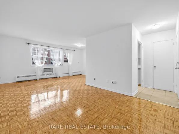 3320 Fieldgate Dr #804, Mississauga, ON L4X 2J2