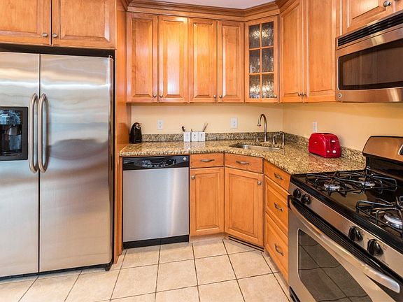 3rd image of 567 Hillsdale Ave