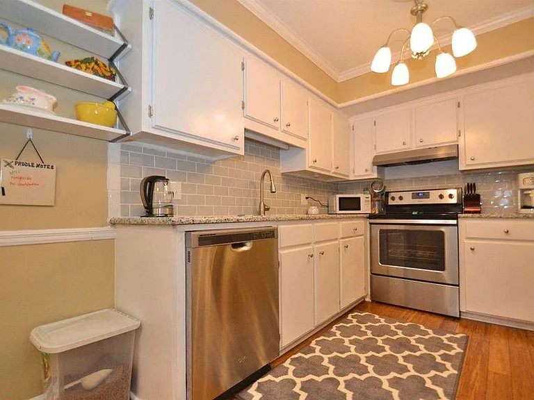 111 Mulberry Ln — Photo 5