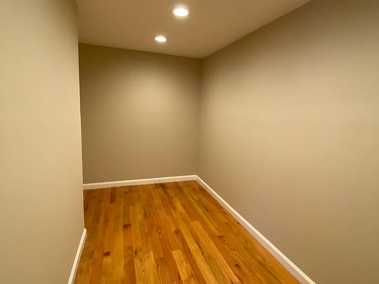 Walk in - Master Closet !!