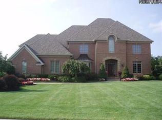 24552 Annie Ln, Westlake, OH