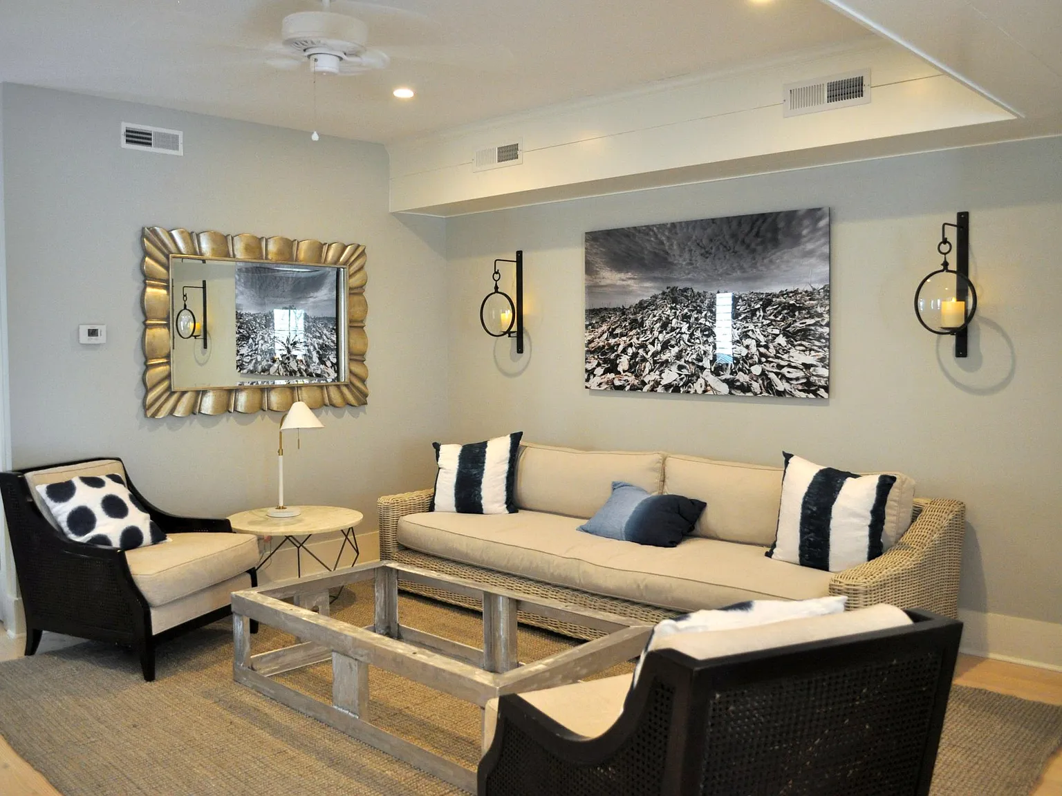 4 bed, 2100 sqft, $8,000 — Photo 2