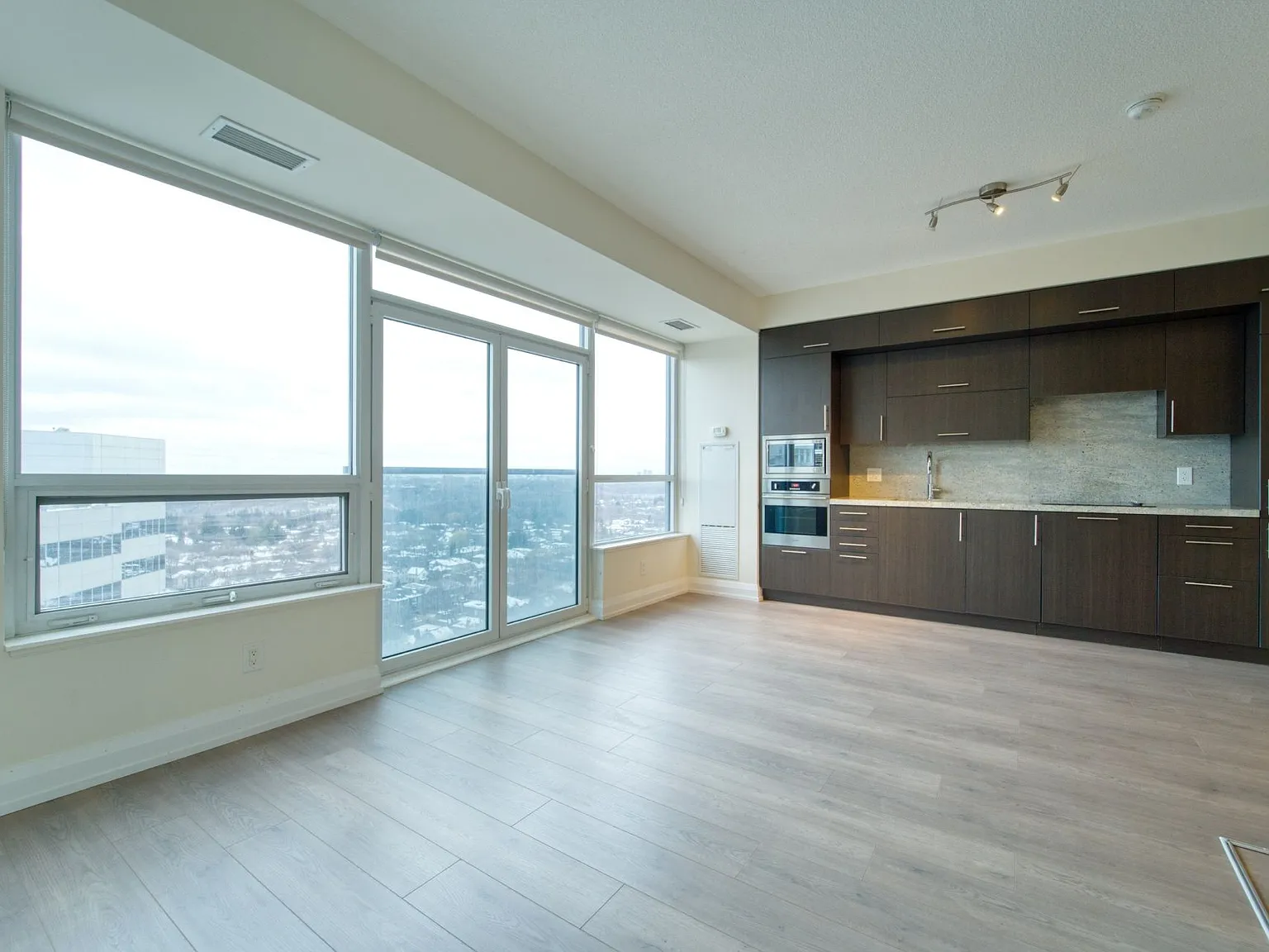 2 bed, 699 sqft, $2,500 — Photo 1