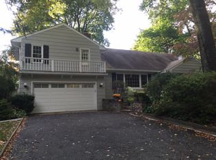 6 Greenmeadow Rd, Pleasantville, NY 10570