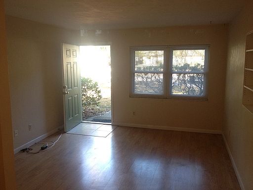3rd image of 3225 NW 18th St