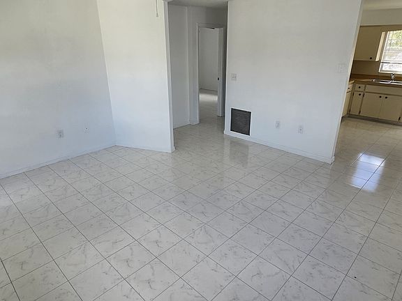 4th image of 4413 York Dr