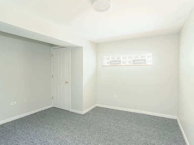 1901 W George St #COACH HOUSE — Photo 22