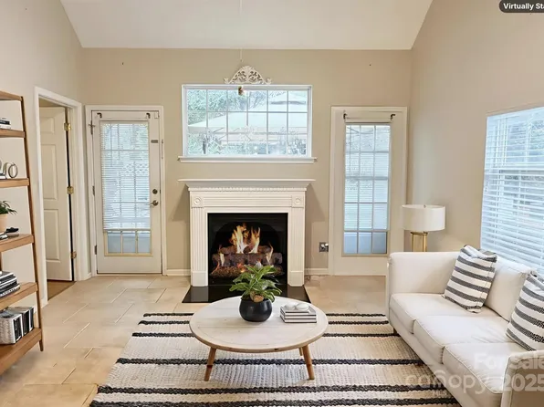 8640 Robinson Forest Dr, Charlotte, NC 28277