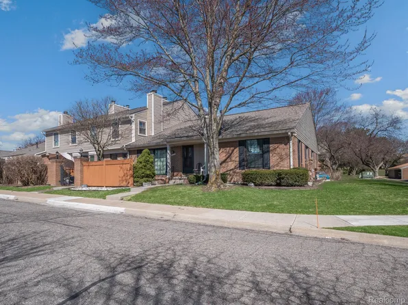 40054 Crosswinds, Novi, MI 48375