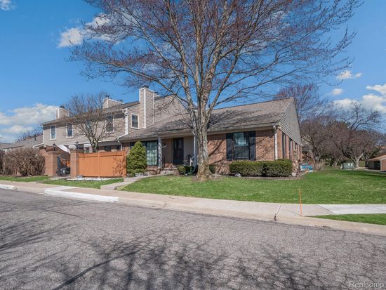 40054 Crosswinds, Novi, MI 48375