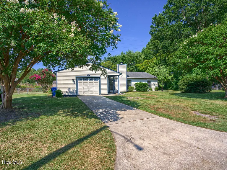305 W Willowood Ln — Photo 14