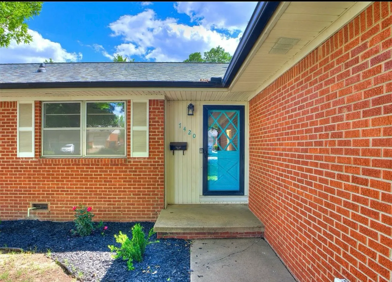 3 bed, 1.5 bath, 1450 sqft, $1,695 — Photo 1